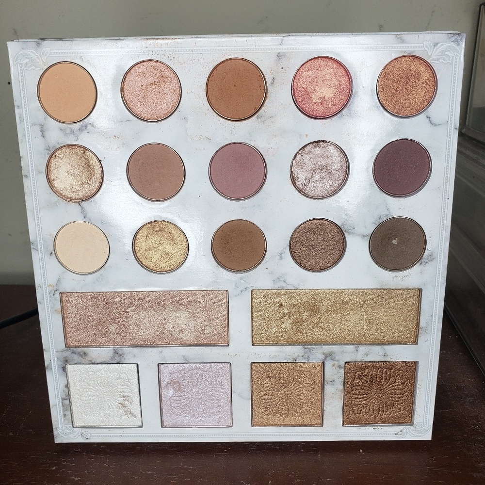 Carli Bybel BH Cosmetics Pallet